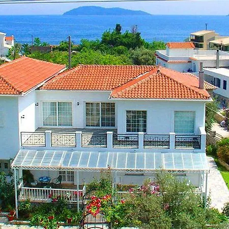 Lalaria Apartmanhotel 2*