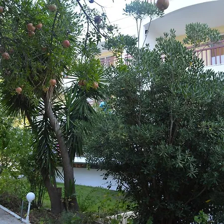 Apartmanhotel Lalaria 2*